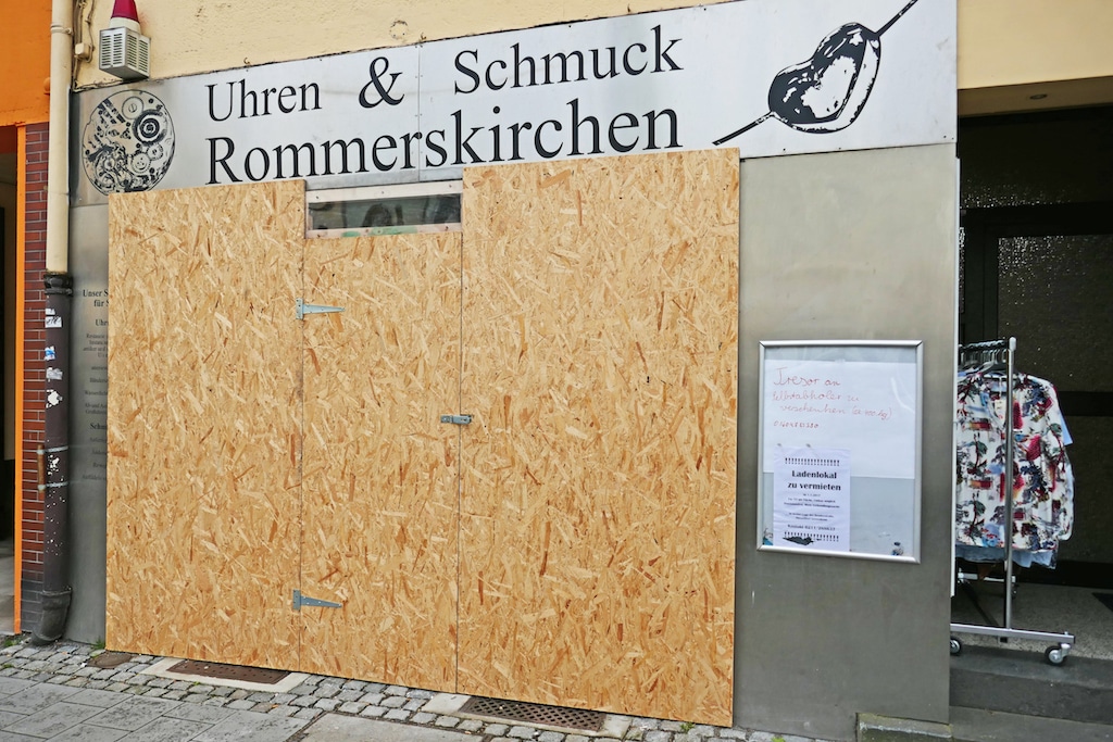 Verschlossener Schmuckladen Foto: LOKALBÜRO Verschlossener Schmuckladen Foto: LOKALBÜRO