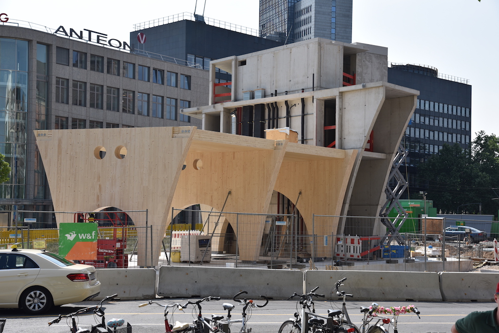 Pavillon am Martin Luther Platz