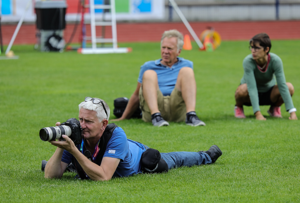Fotokollegen unterstützen sich