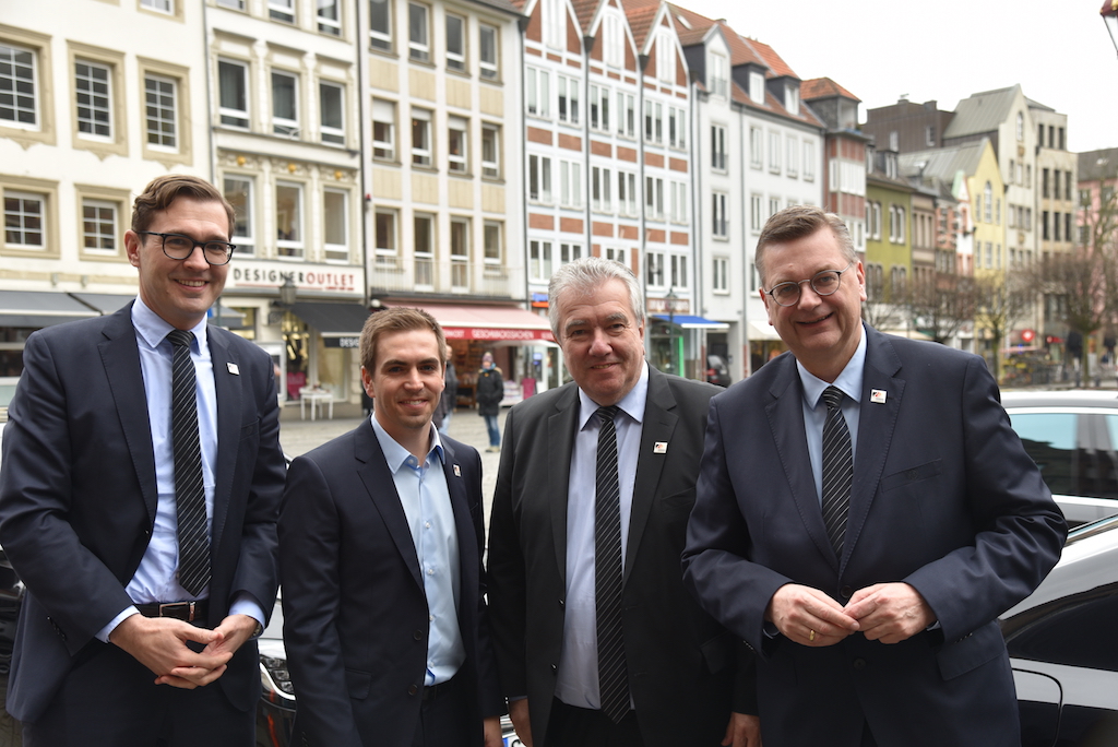 Fußballoffizielle im Rathaus empfangen
