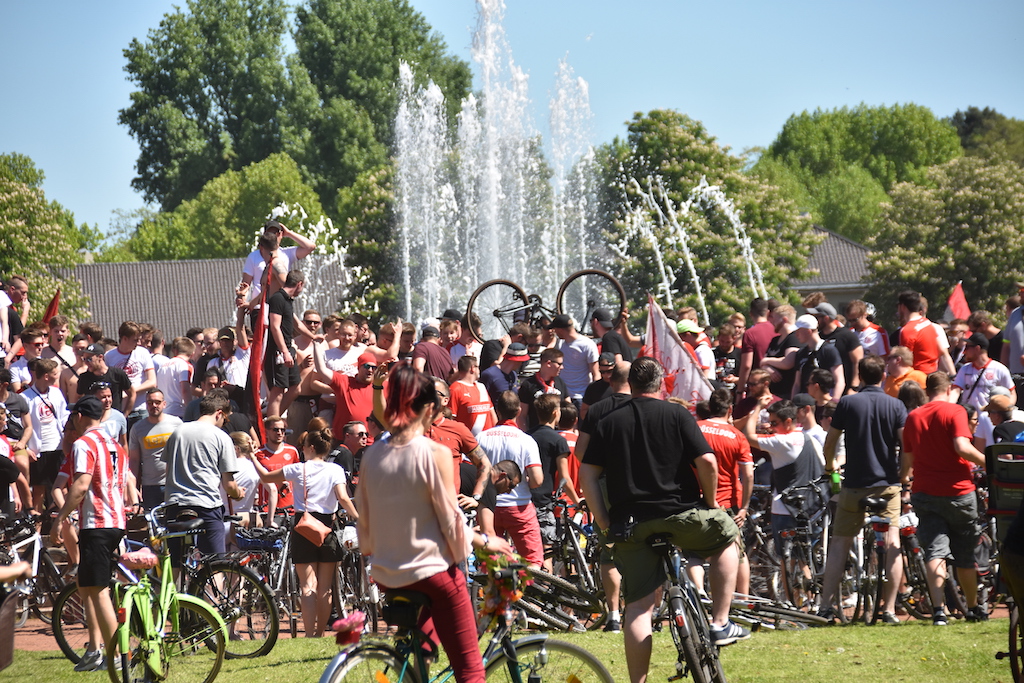 Aufstiegsstimmung aber Tabellenspitze verloren