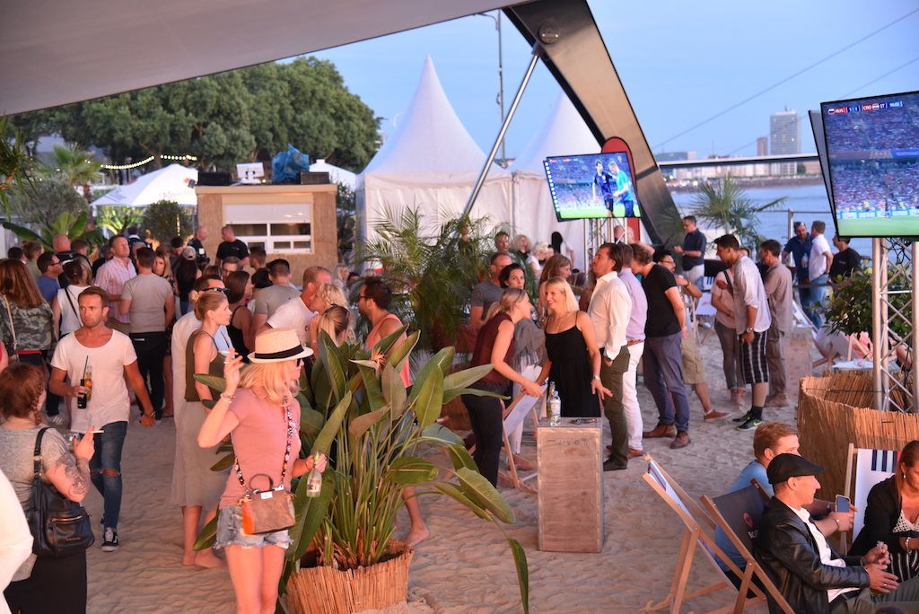 Offizielle Eröffnungsparty des BEACHCLUB am alltours Kino
