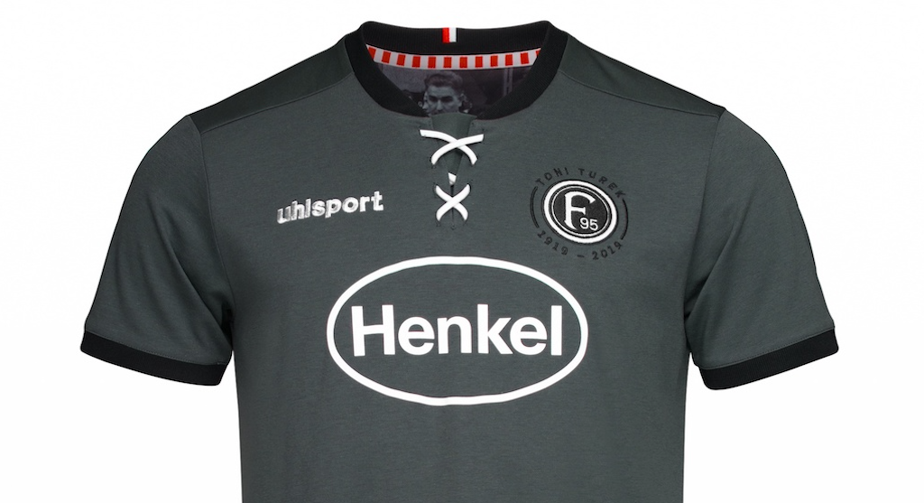 Fortuna präsentiert Toni-Turek-Sondertrikot