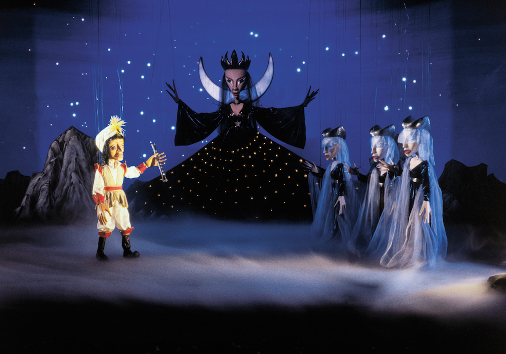 Mozarts „Zauberflöte“ an Fäden