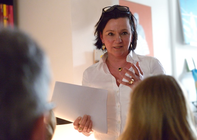 Das kalte Messer des Verrats: Der Kopf der Schlange ein Interview mit der Autorin Stefanie Koch