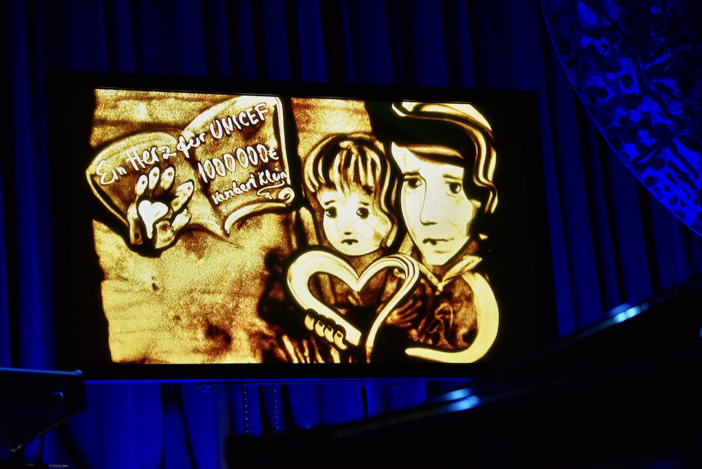 STANDING OVATION FÜR DIE KÜNSTLER  DER 38. UNICEF-DEUTSCHLAND-GALA