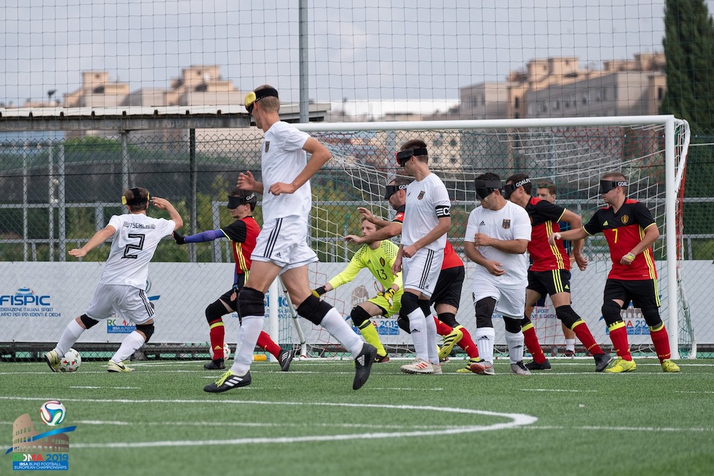 Nationalmannschaft im Blindenfußball trainiert im Arena-Sportpark für internationales Turnier