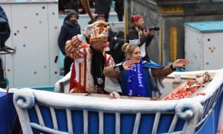 “Unser Rad schlägt um die Welt” — 600.000 feierten beim Rosenmontagszug in der Landeshauptstadt