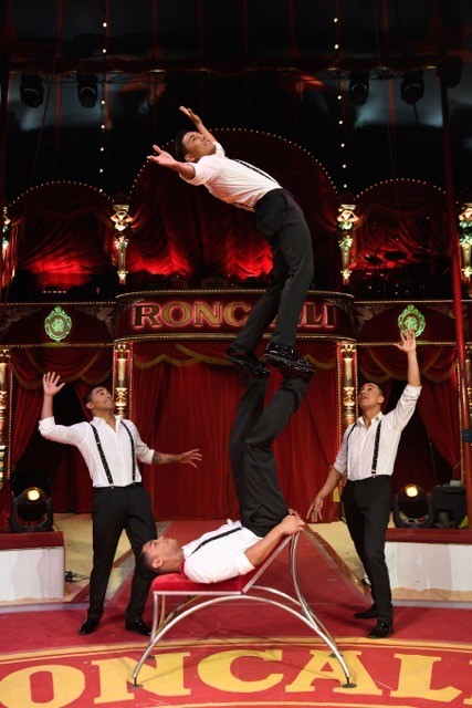 15-minütiges artistisches Live-Opening im Autokino