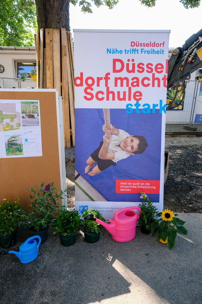 Die Bürgerstiftung in Kooperation mit der Landeshauptstadt wird an mehr als einem Dutzend Düsseldorfer Schulhöfen in Düsseldorf Schulhöfe entsiegeln,(c)Landeshauptstadt Düsseldorf/Michael Gstettenbauer Die Bürgerstiftung in Kooperation mit der Landeshauptstadt wird an mehr als einem Dutzend Düsseldorfer Schulhöfen in Düsseldorf Schulhöfe entsiegeln,(c)Landeshauptstadt Düsseldorf/Michael Gstettenbauer