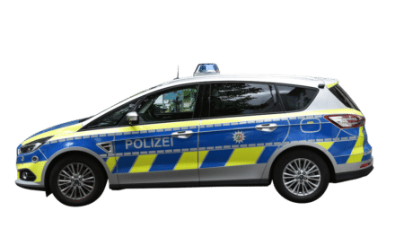 Altstadt — Freitreppe — Flaschenwürfe aus der&nbsp;Menge