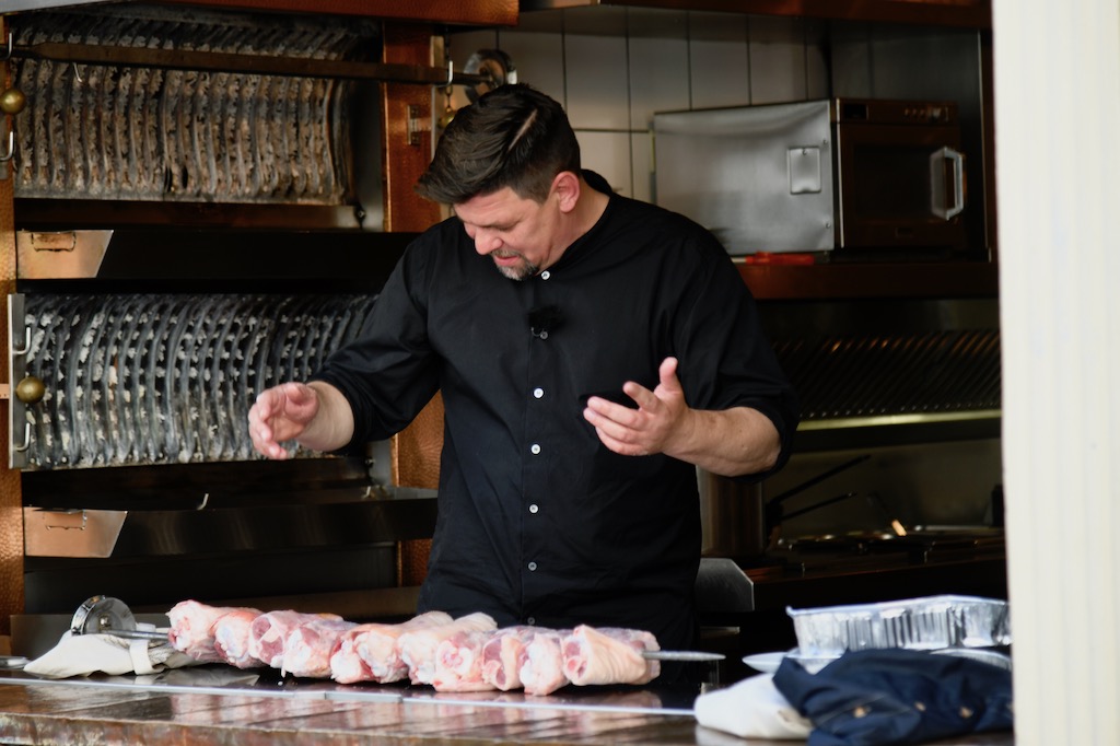 Tim Mälzer in der Düsseldorfer Altstadt