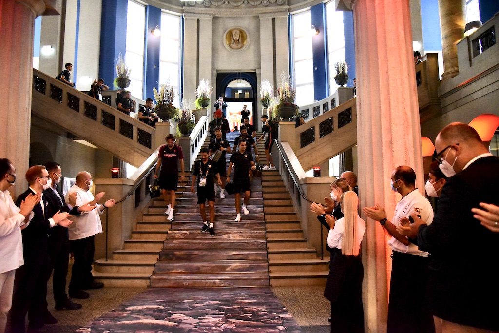 Abreise der Mannschaft zum Finalspiel Foto: LOKALBÜRO