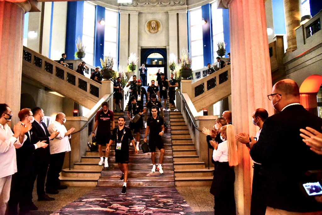Abreise der Mannschaft zum Finalspiel Foto: LOKALBÜRO