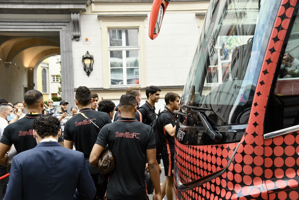 Abreise der Mannschaft zum Finalspiel Foto: LOKALBÜRO