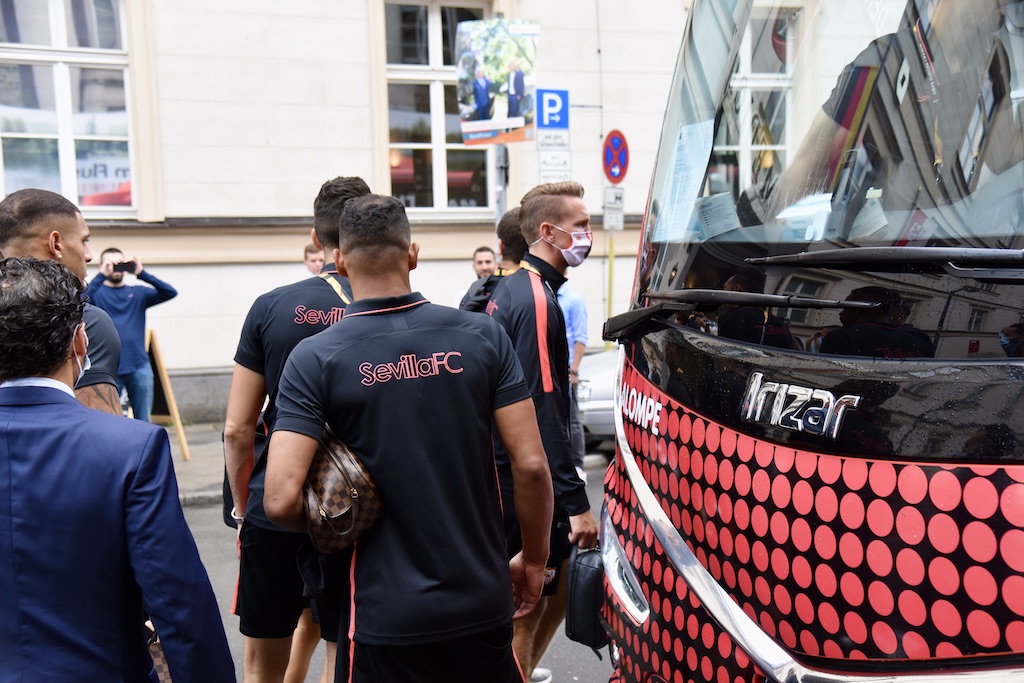 Abreise der Mannschaft zum Finalspiel Foto: LOKALBÜRO