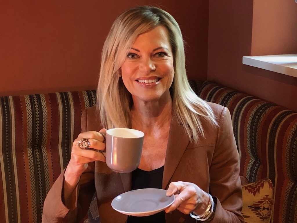 Heribert Klein „klatscht“ mit  NINA RUGE  TV-Moderatorin – Buchautorin – Journalistin