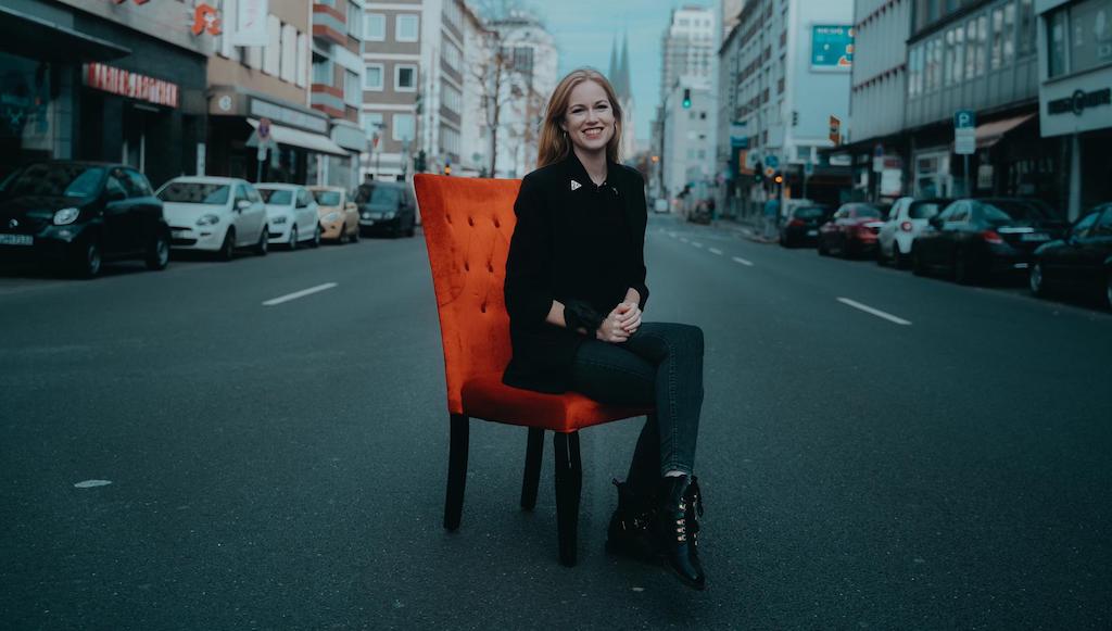 Sarah Bouwers bringt Künstler ins Gespräch