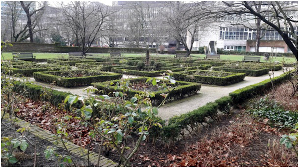 Frischer nährstoffreicher Boden für den Rosengarten