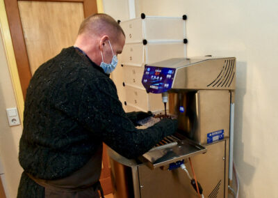 Herstellen der Wunschtafel Foto: LOKALBÜRO