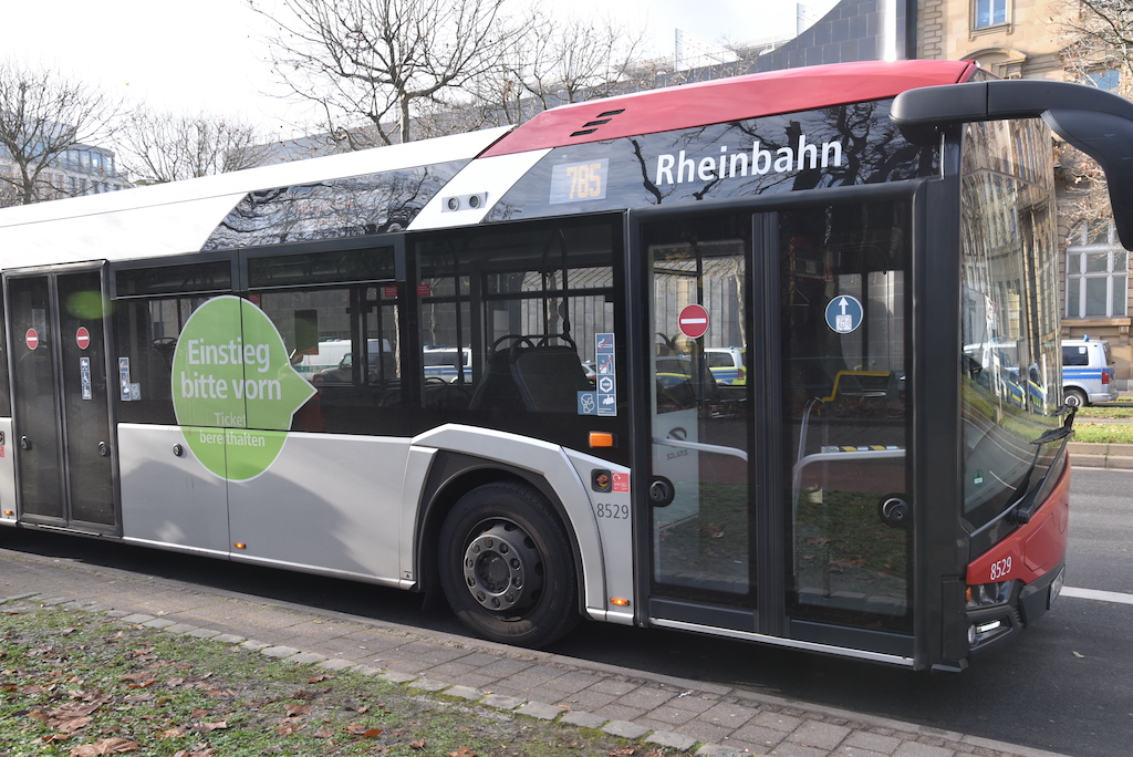 Buslinie 735 fährt eine Umleitung