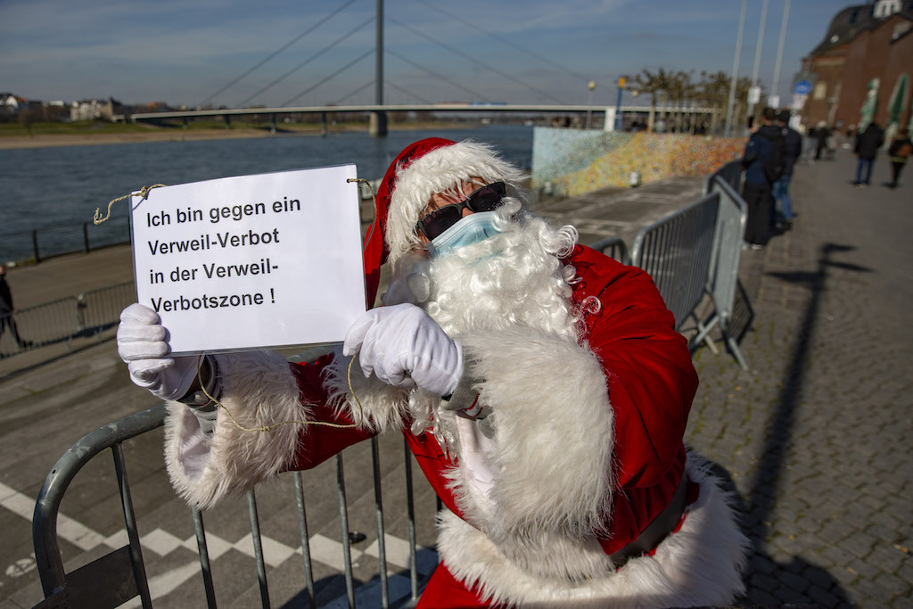 Weihnachtsmann besucht Verweil-Verbotszone