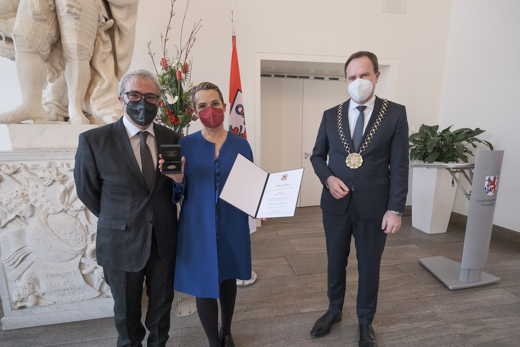 Jenny Jürgens mit Verdienstplakette der Landeshauptstadt ausgezeichnet