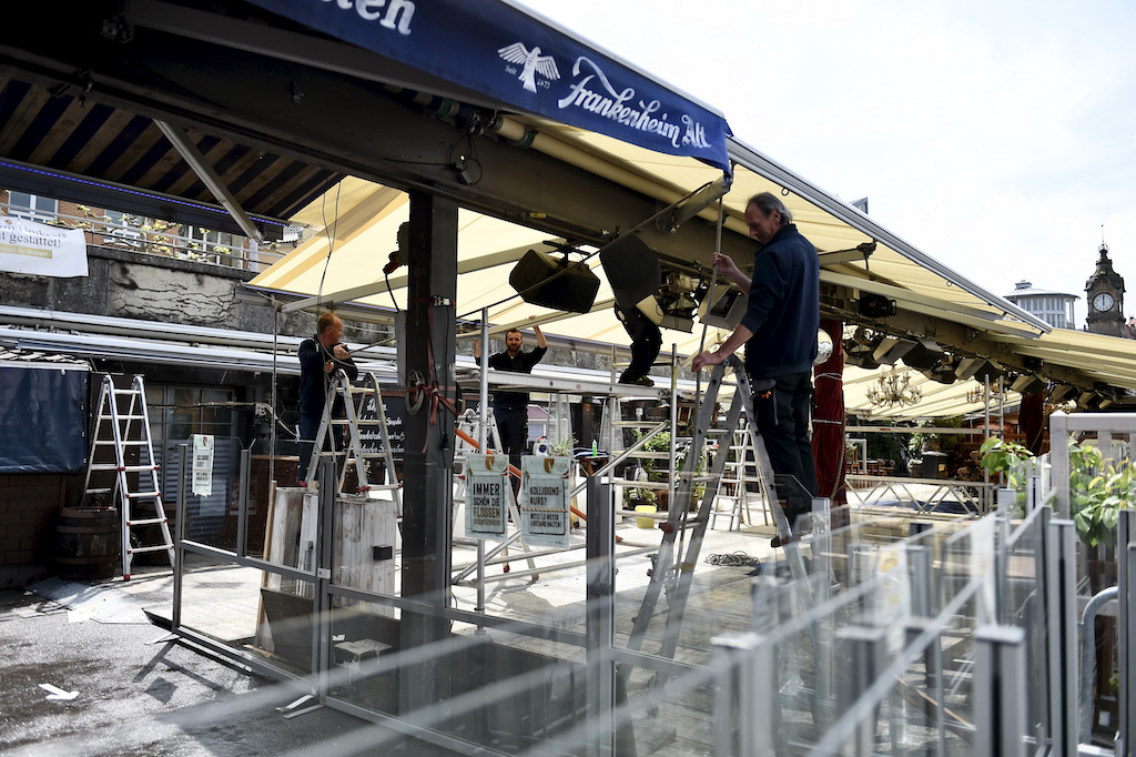 Aufbau der Außengastronomie an den Kasematten Foto: LOKALBÜRO