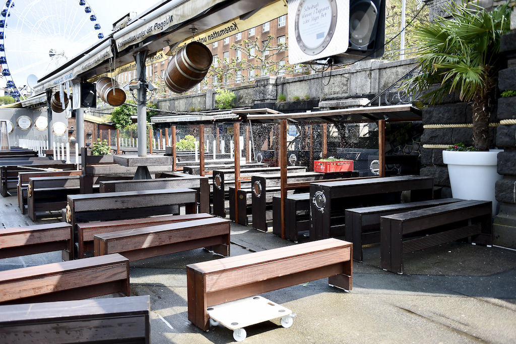 Aufbau der Außengastronomie an den Kasematten Foto: LOKALBÜRO