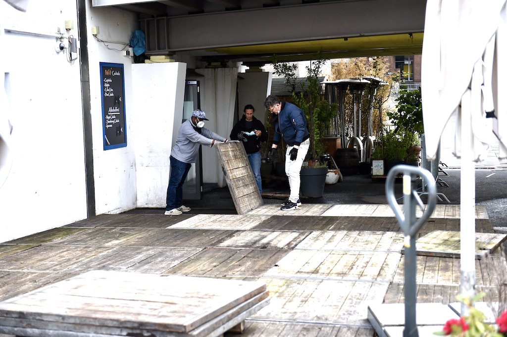 Aufbau der Außengastronomie an den Kasematten Foto: LOKALBÜRO