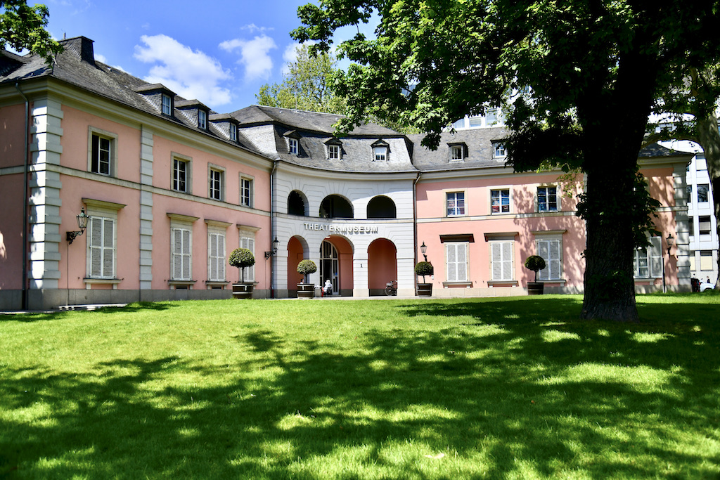 Düsseldorfer Bühnen mit ersten Präsenzveranstaltungen