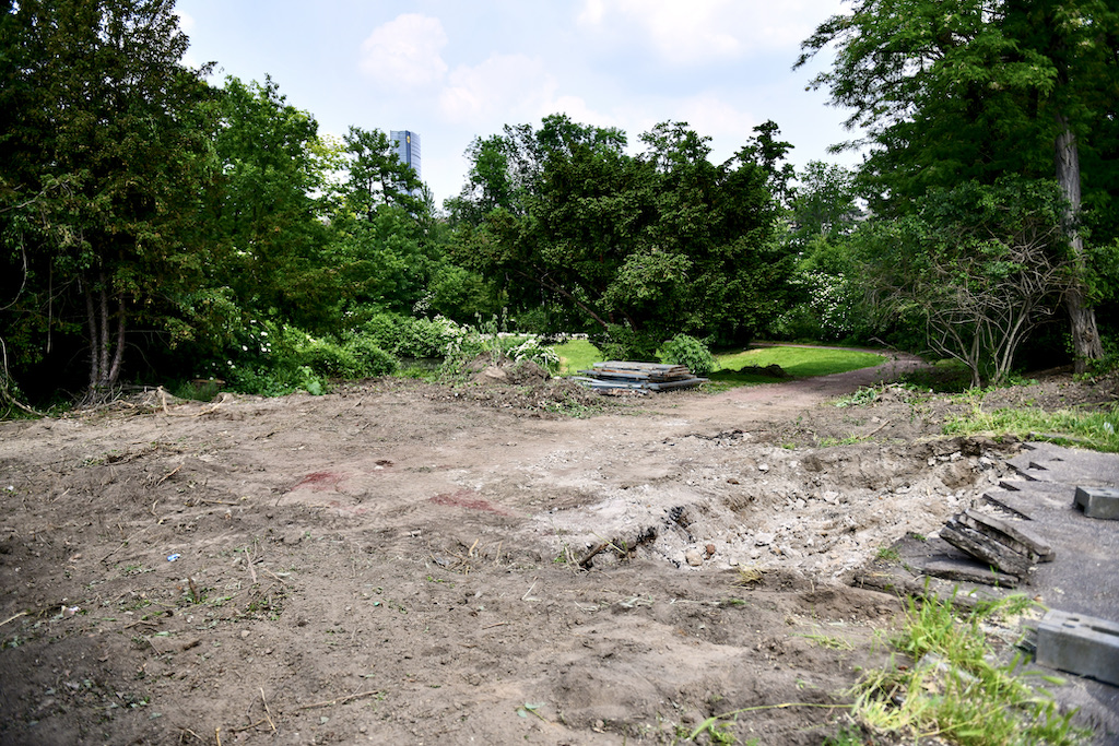 Bauarbeiten in der Grünanlage Buscher Mühle