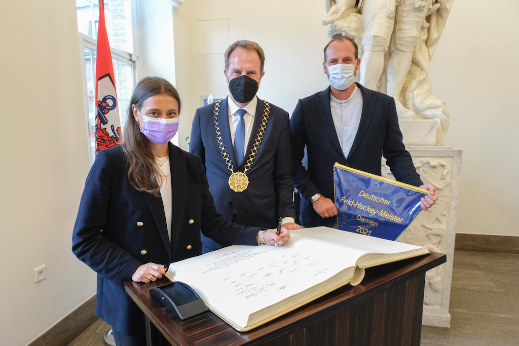 Ehrung für die Deutschen Feldhockey-Meisterinnen des Düsseldorfer HC im Rathaus