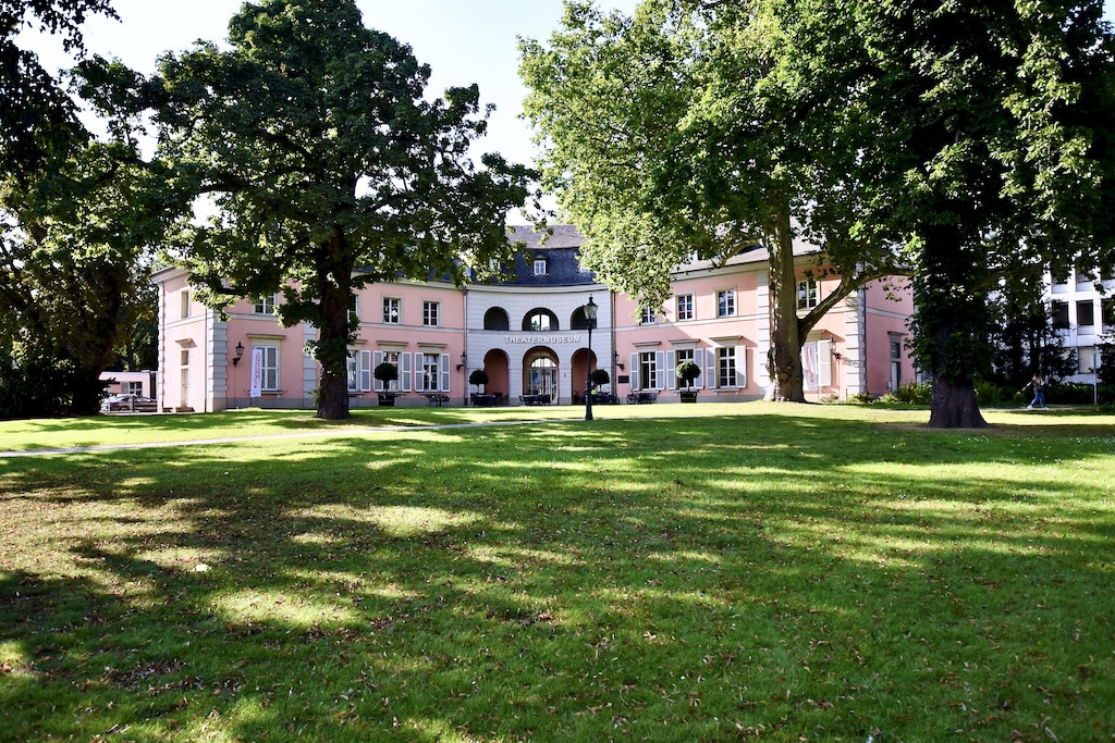 “Happy Birthday Louise” — Finissage im Theatermuseum