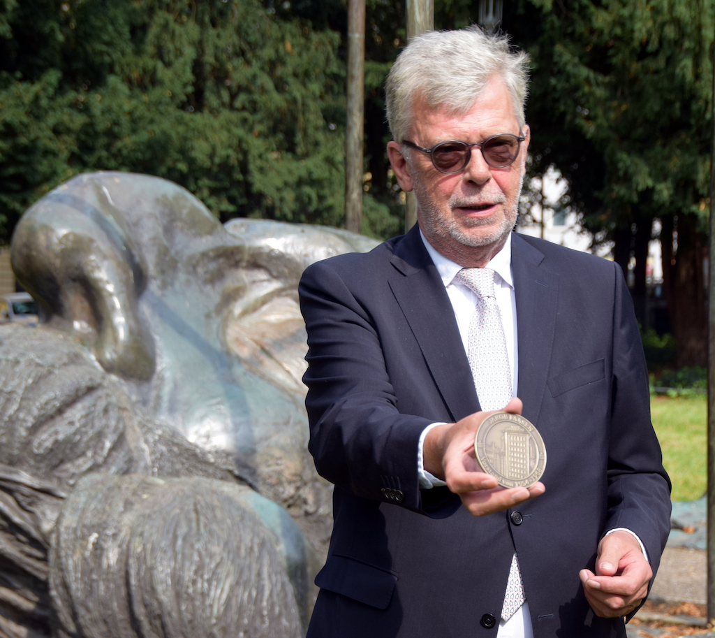 Peter Schwabe wird neuer Preisträger der Jakob-Faasen-Plakette