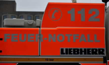 Zimmerbrand in einem Mehrfamilienhaus, keine Person verletzt