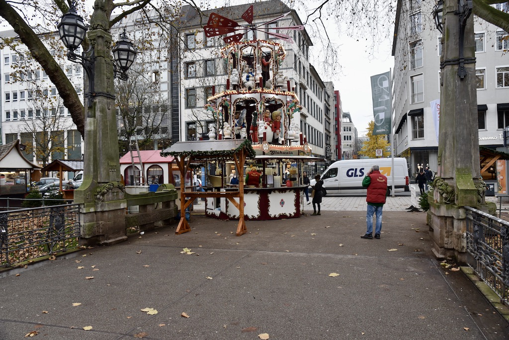 Stammgäste finden die Glühweinpyramide nicht