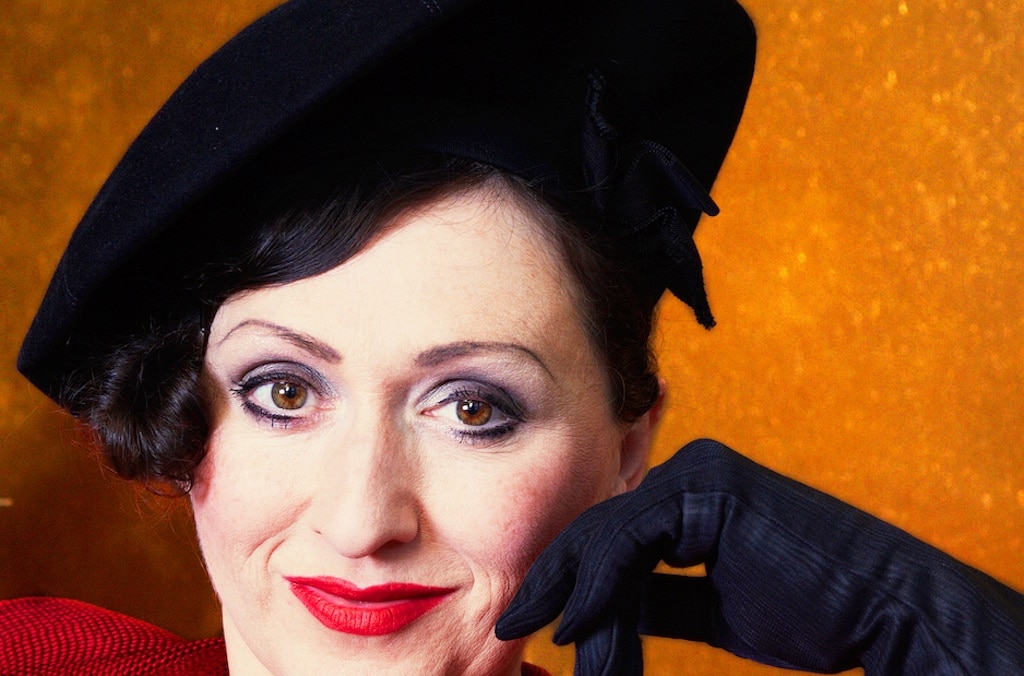 Evi Niessner singt Piaf