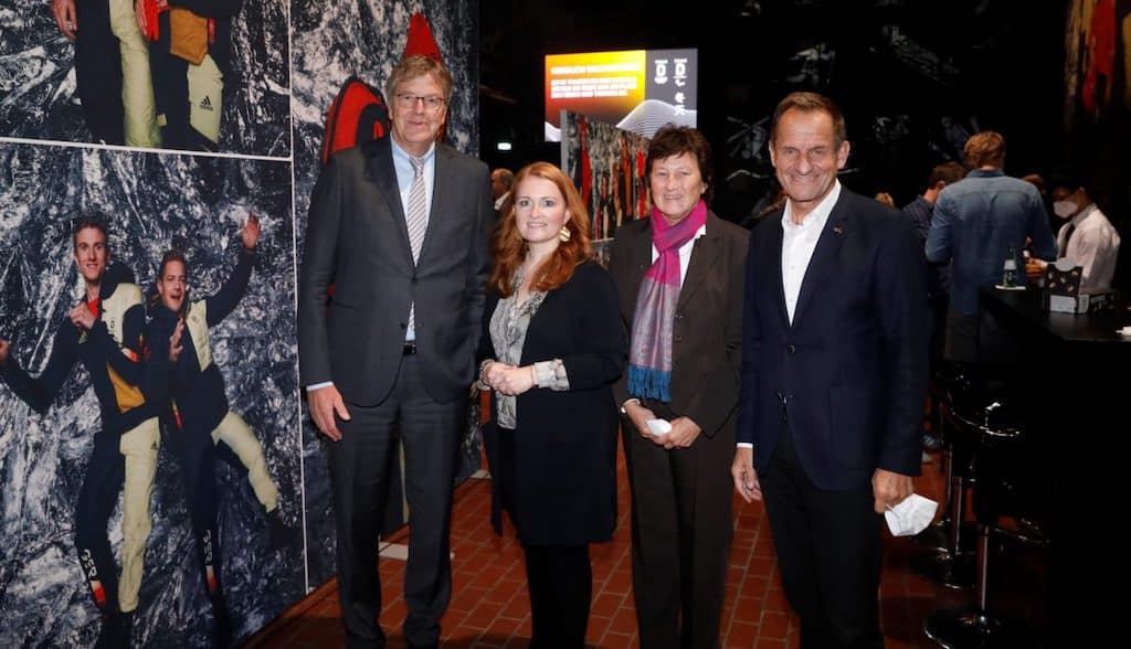 Olympische und paralympische Athlet*innen präsentieren Outfits von adidas für Peking 2022