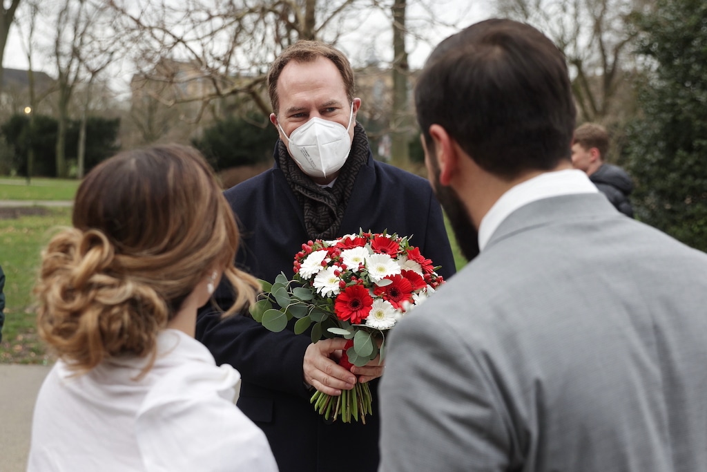 Trautermin 2.2.22: Oberbürgermeister Dr. Keller überrascht Hochzeitspaare