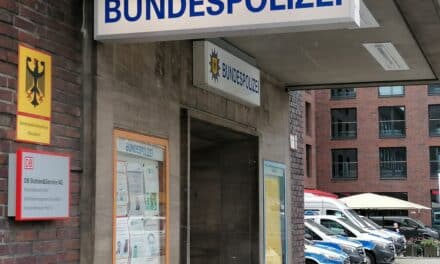 16-Jähriger schlägt und tritt nach Bundespolizisten