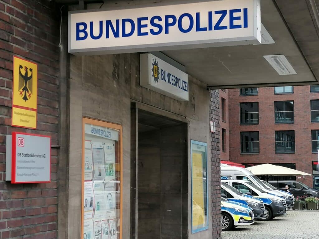 Autos in Parkhaus aufgebrochen – Bundespolizei und Polizei Düsseldorf beenden Serie