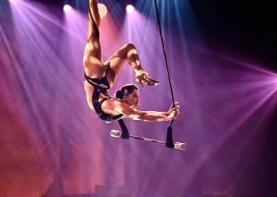 Cristina Garcia – Kontorsion am Trapez Foto: LOKALBÜRO