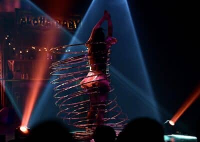 Roncalli’s Apollo Varieté Betriebs GmbH - Apollo-Platz 1 - 40213 Düsseldorf Pressekontakt: Ahmed Chakir – ahmed.chakir@apollo-variete.com - 0211 – 828 905 50 www.apollo-variete.com Zorè Espana – Hula Hoop & Cyr