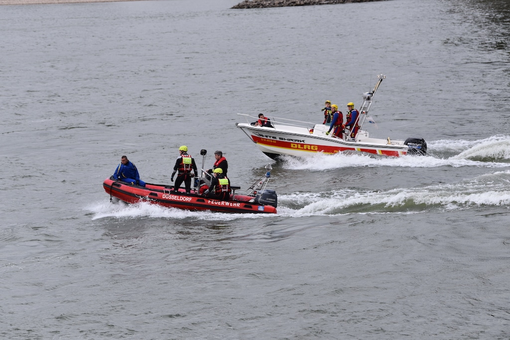 Mehrere Personen im Rhein gemeldet – Großeinsatz in Düsseldorf