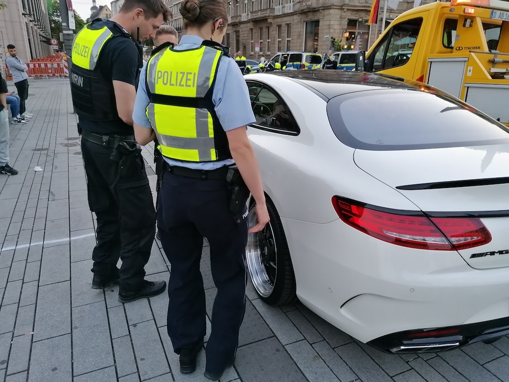 “AG Tuning” im Einsatz – Polizei nimmt Tuning- und Poserszene ins Visier