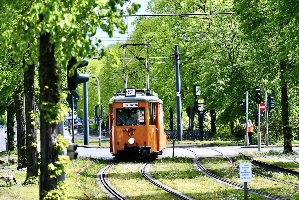 Eine Bühne auf Schienen