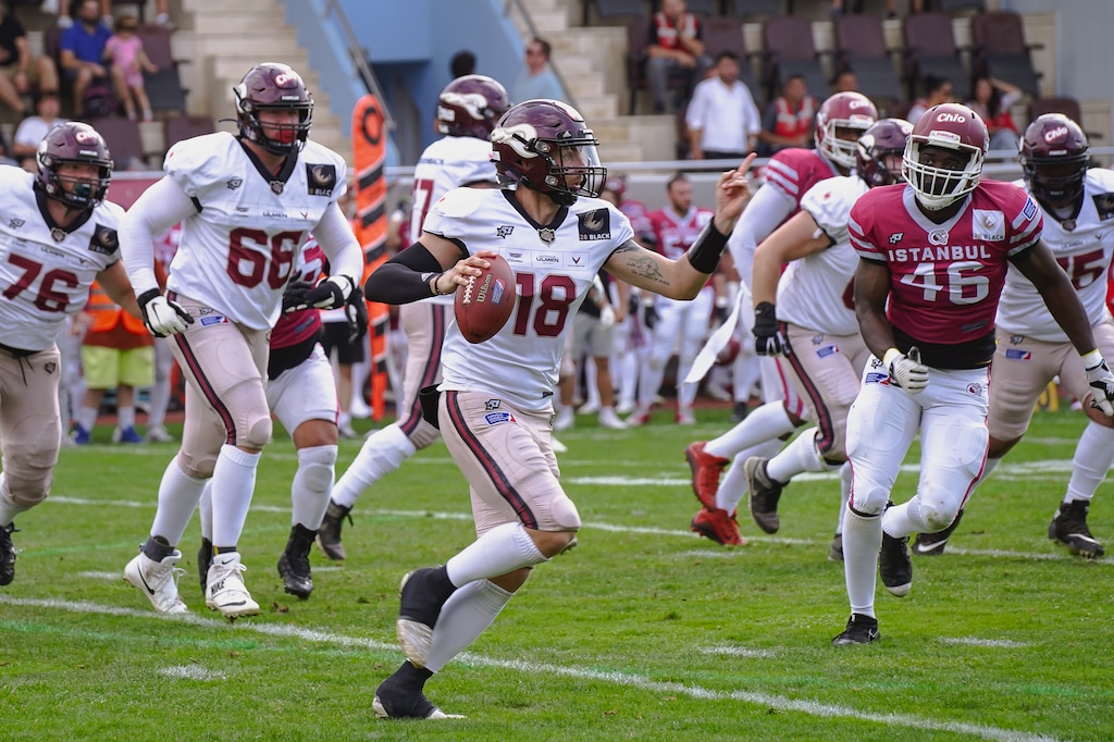 Fire Spielmacher Jadrian Clark für seine Rekorde ausgezeichnet!