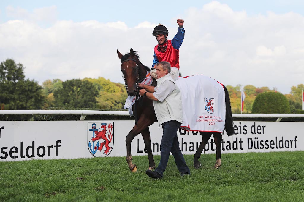 Saisonfinale auf dem Grafenberg mit Sieger Aemilianus auf der Überholspur
