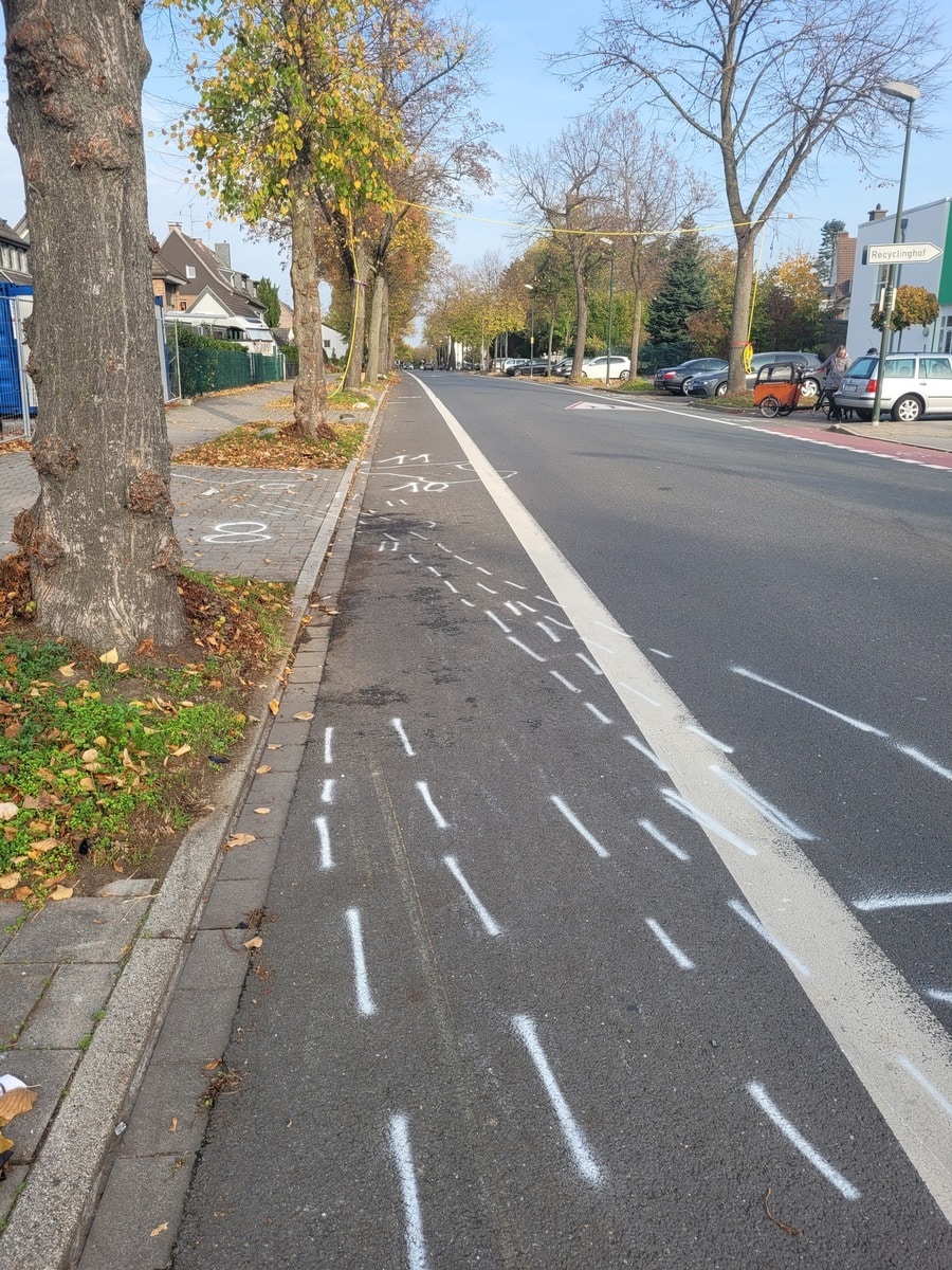 Schwerer Verkehrsunfall — Fahrradfahrer tödlich verletzt
